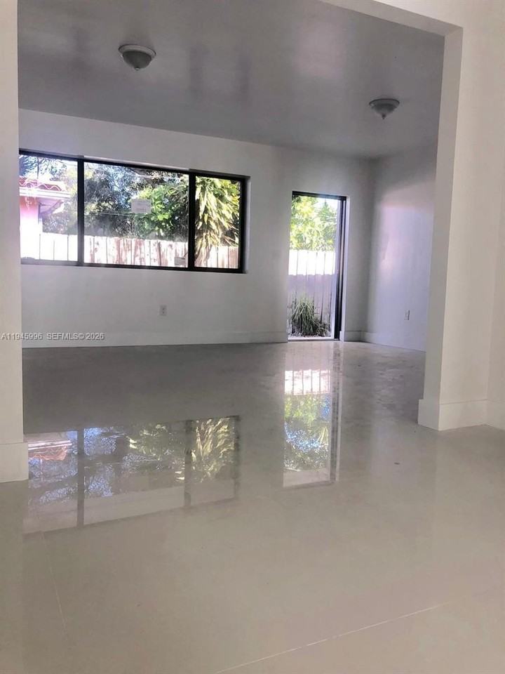 660 82nd St #4 - Photo 4 of 11