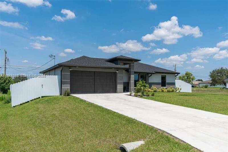 1302 Ne 2nd Pl - Photo 2 of 18