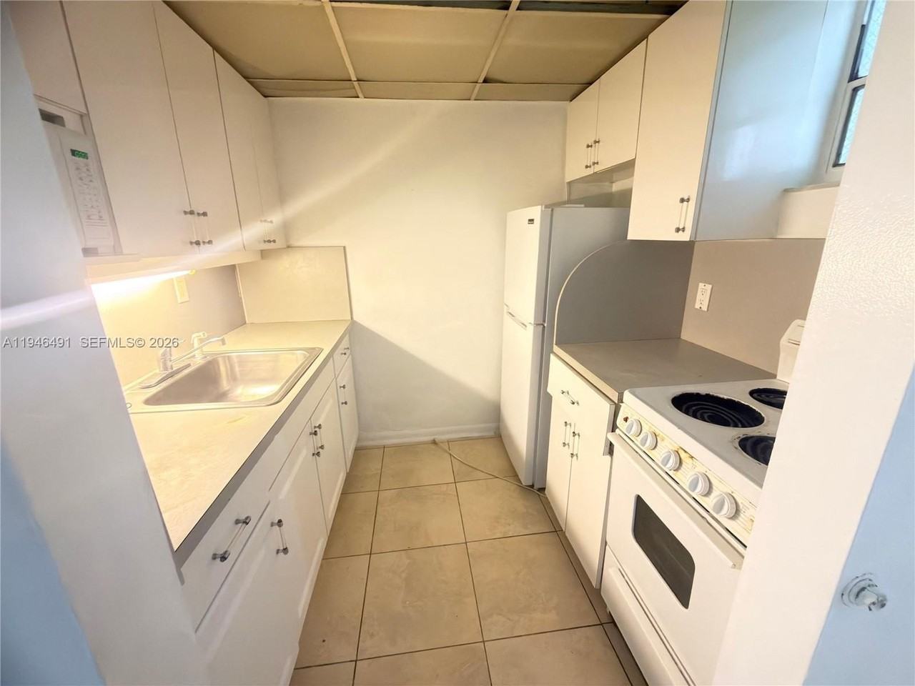 2000 Biarritz Dr #202 - Photo 3 of 19