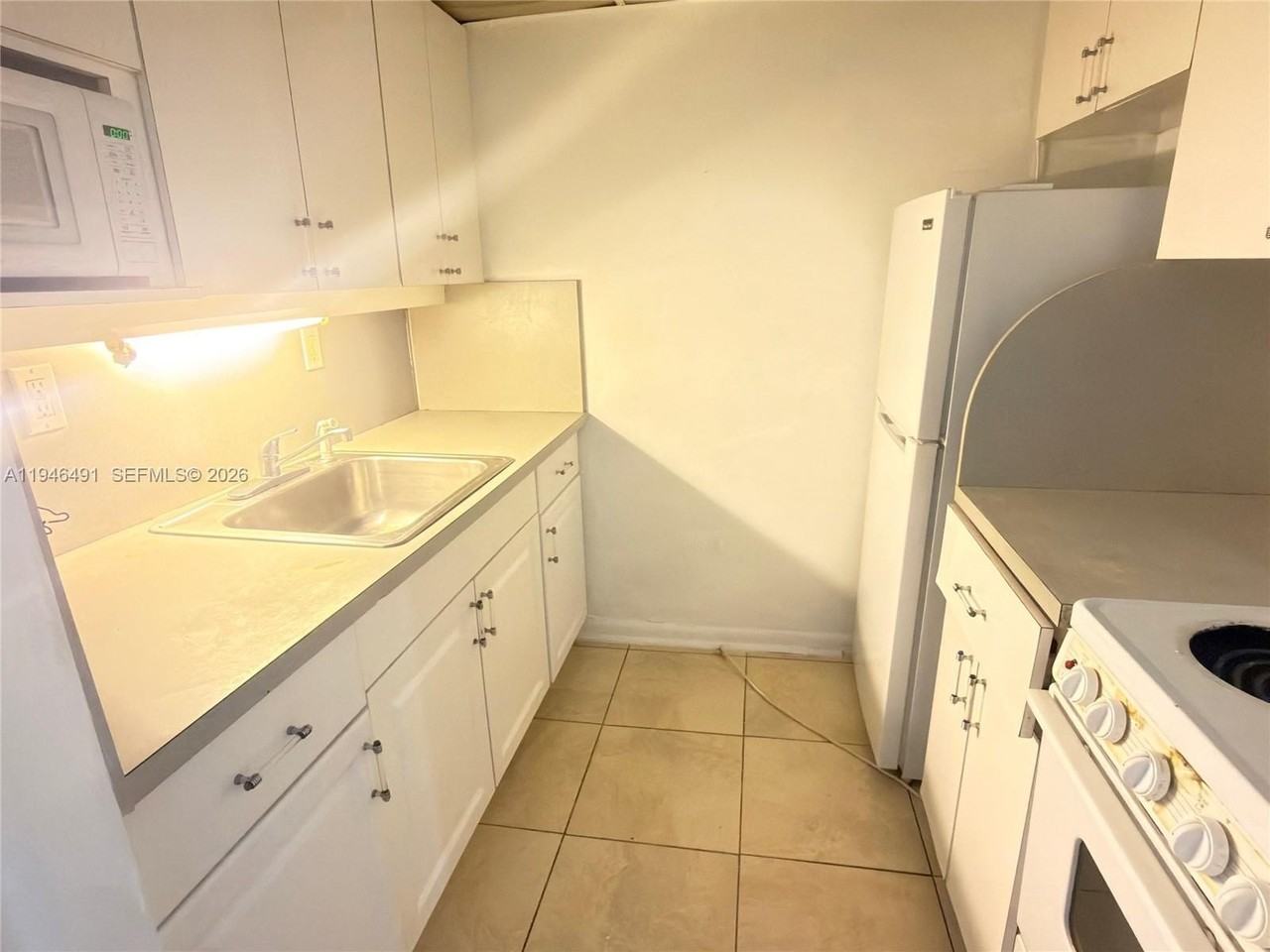 2000 Biarritz Dr #202 - Photo 7 of 19