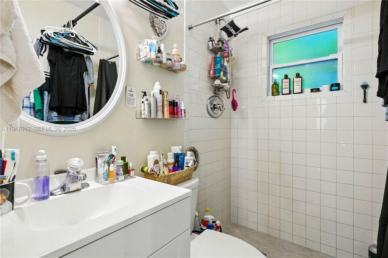 702 50th St #3 - Photo 2 of 4