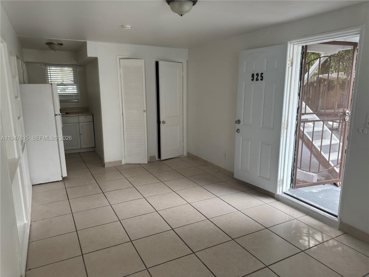 921 N 17th Ct #925 - Photo 4 of 22