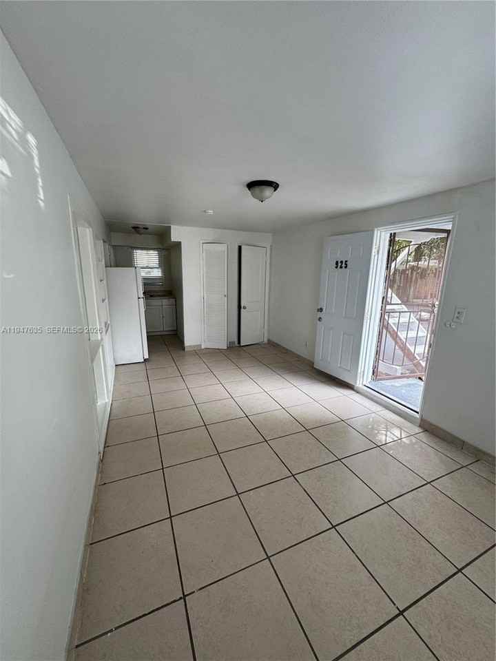 921 N 17th Ct #925 - Photo 6 of 22