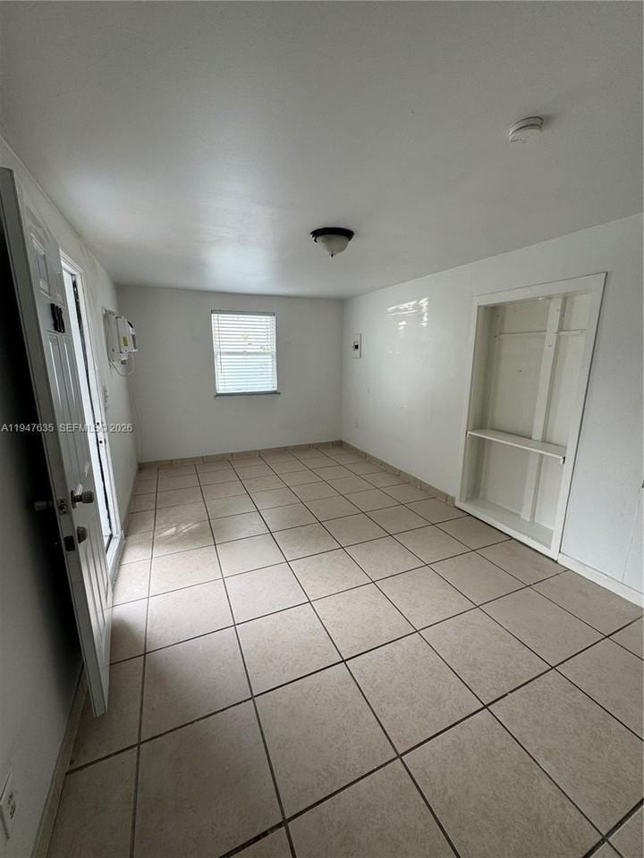921 N 17th Ct #925 - Photo 7 of 22