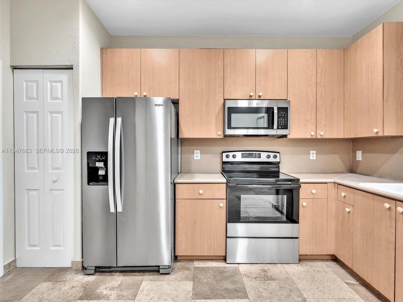 3853 Tree Top Dr #3853 - Photo 4 of 43