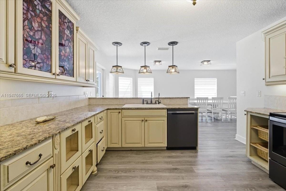 18 Nw 144th Dr - Photo 6 of 35