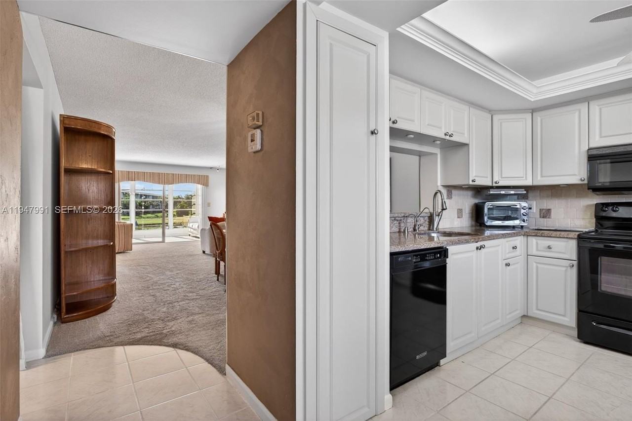 3502 Bimini Ln #E2 - Photo 4 of 48