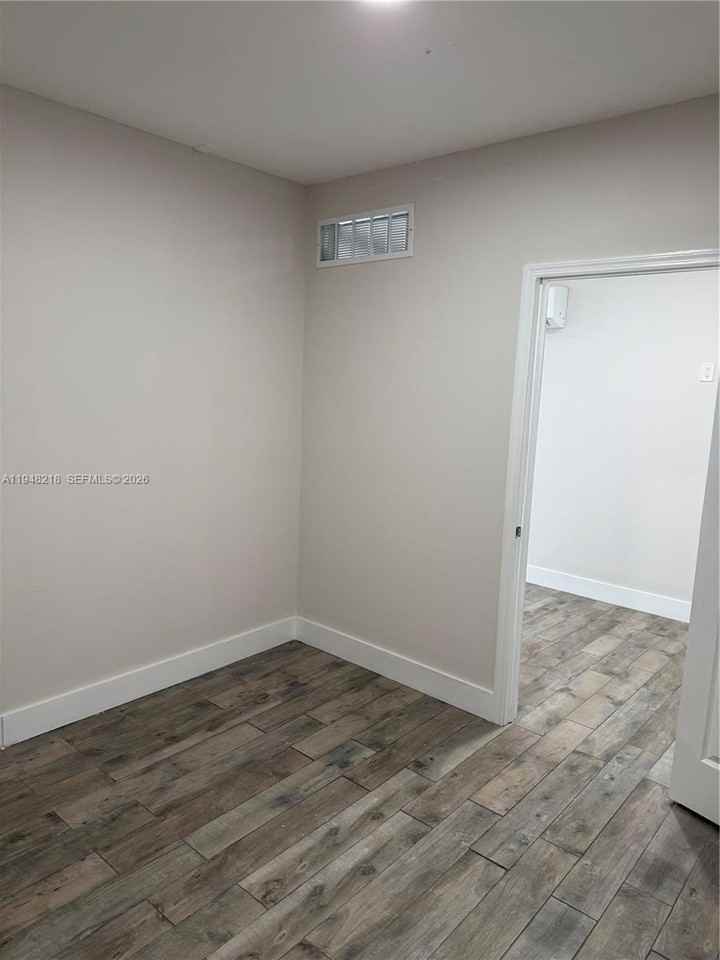 15740 Sw 102nd Pl #0 - Photo 4 of 10