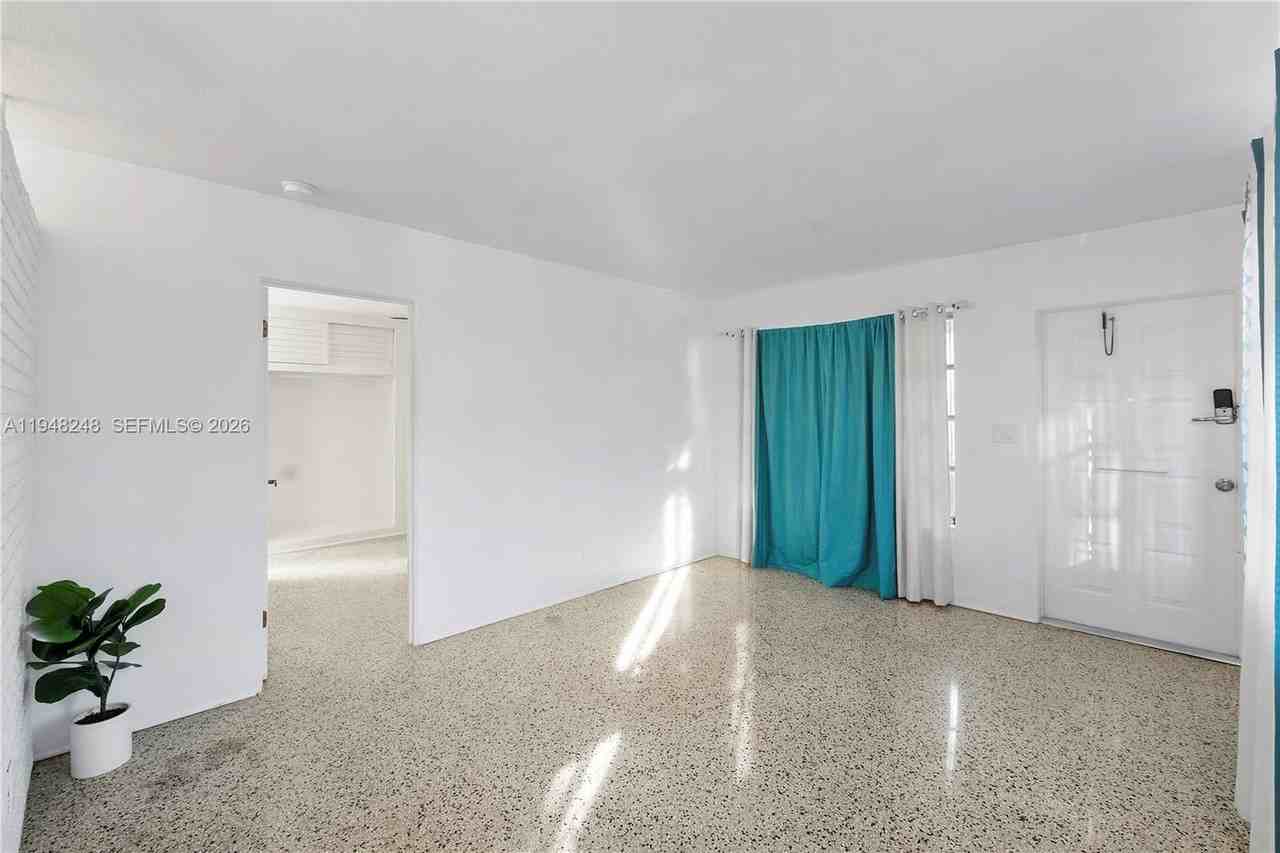 1821 Sw 11th Ct - Photo 3 of 13