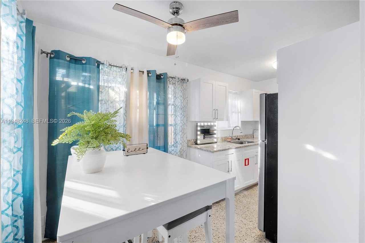 1821 Sw 11th Ct - Photo 5 of 13