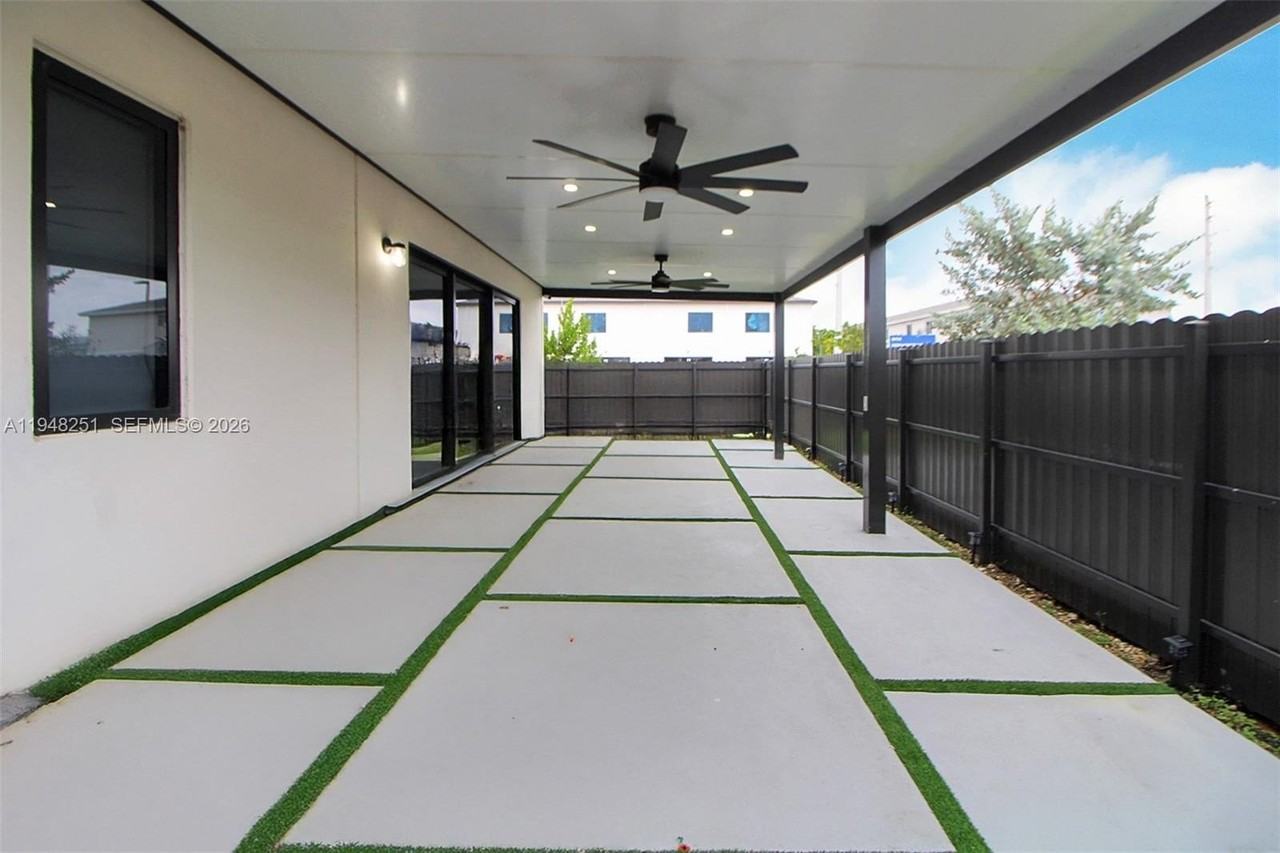 320 Nw 13th Ct #320 - Photo 3 of 24