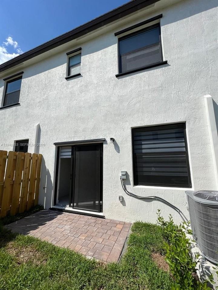 12908 Sw 233rd Ter #12908 - Photo 2 of 23