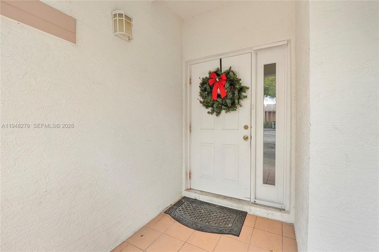 9032 Nw 38th Dr #8 - Photo 4 of 37