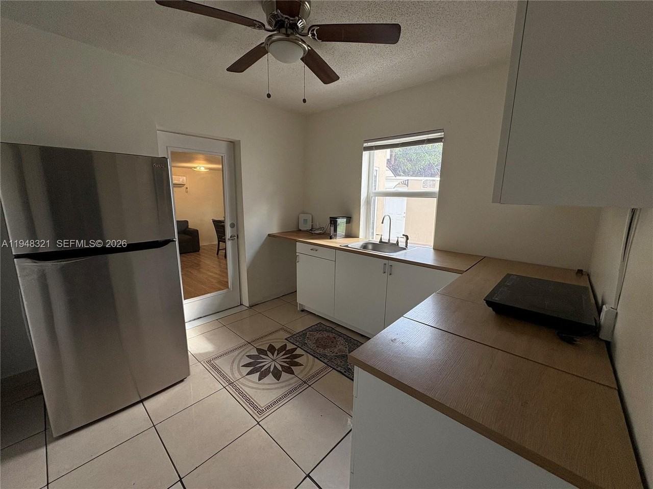 370 Nw 188th St - Photo 3 of 11