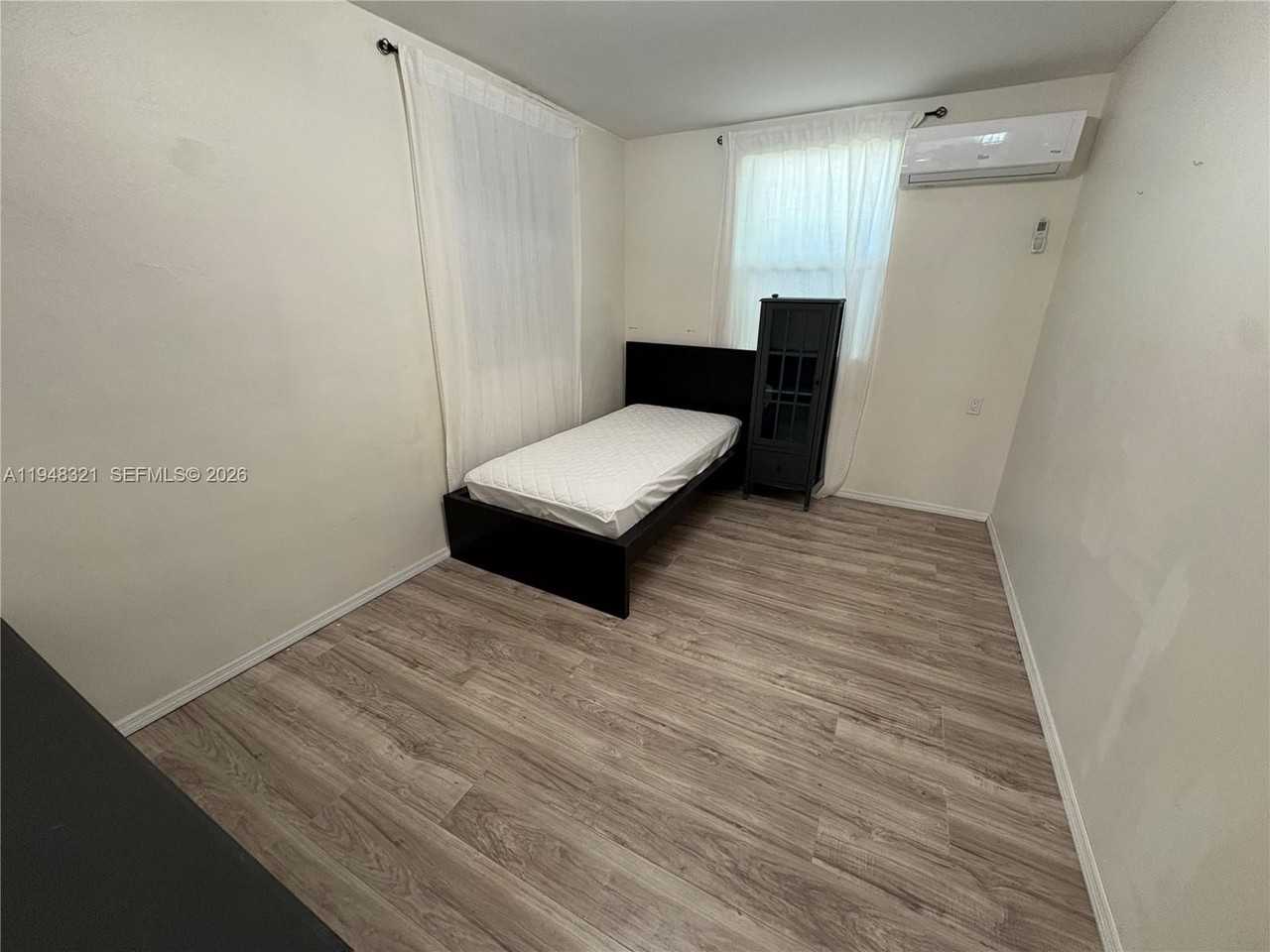 370 Nw 188th St - Photo 4 of 11