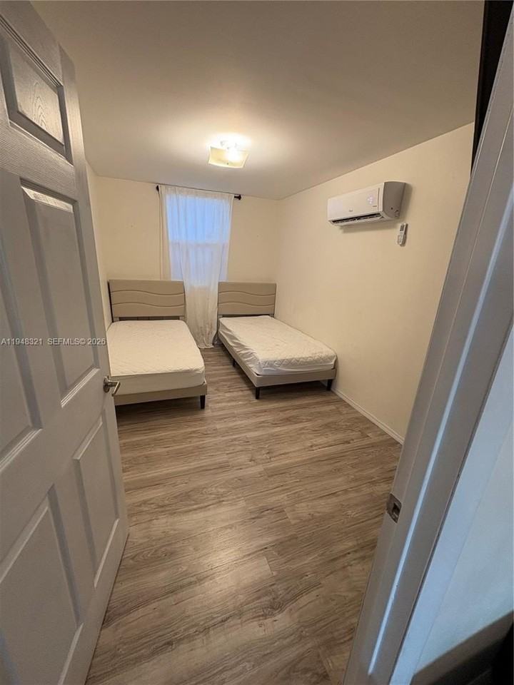 370 Nw 188th St - Photo 5 of 11