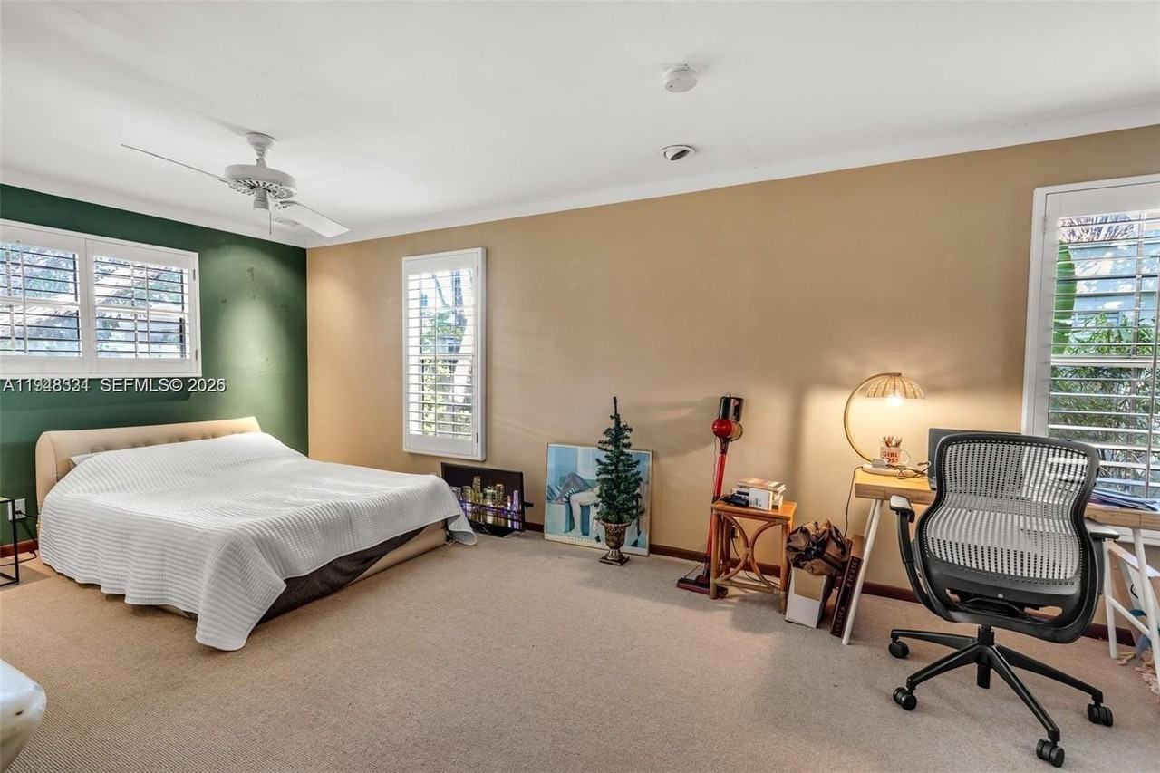 320 Se 10th Ave #D - Photo 6 of 12