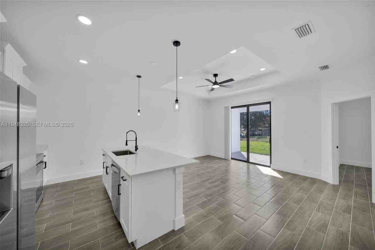 328 Gordon Ave S #328 - Photo 4 of 30