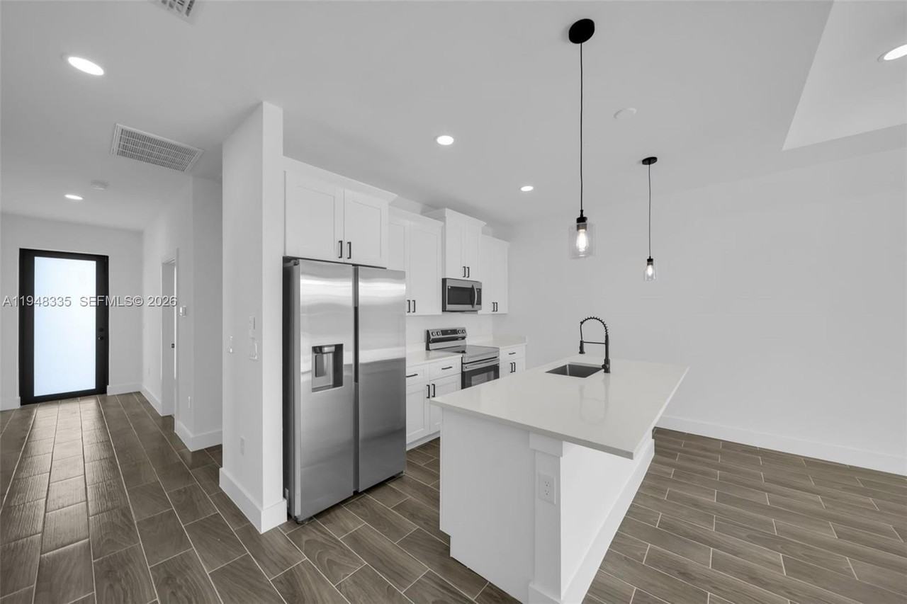 328 Gordon Ave S #328 - Photo 5 of 30