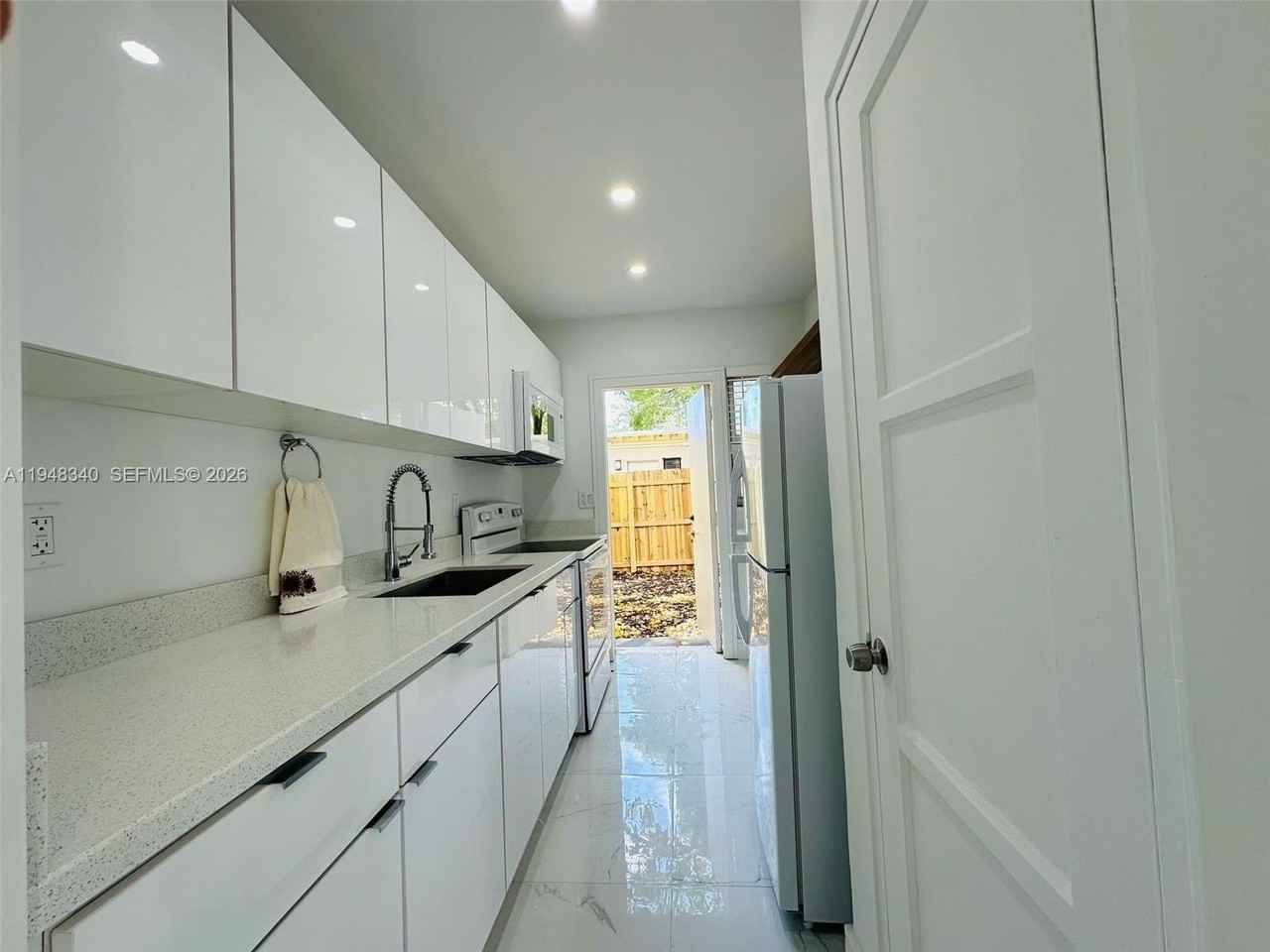 407 Se 14th Ct #2 - Photo 2 of 15