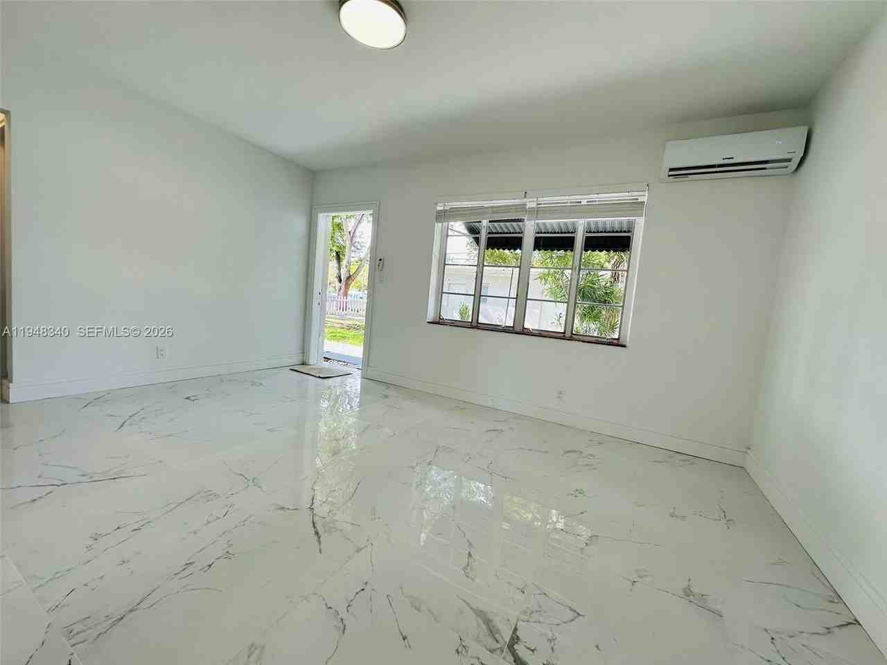 407 Se 14th Ct #2 - Photo 6 of 15