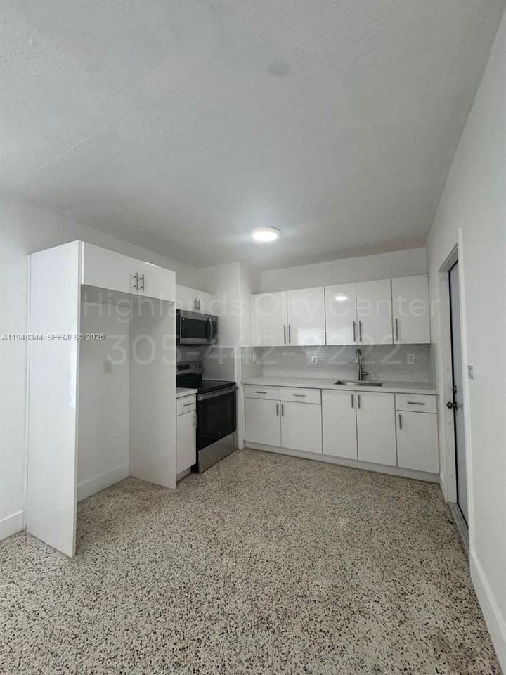 1230 Nw 8th Ct #A - Photo 6 of 11