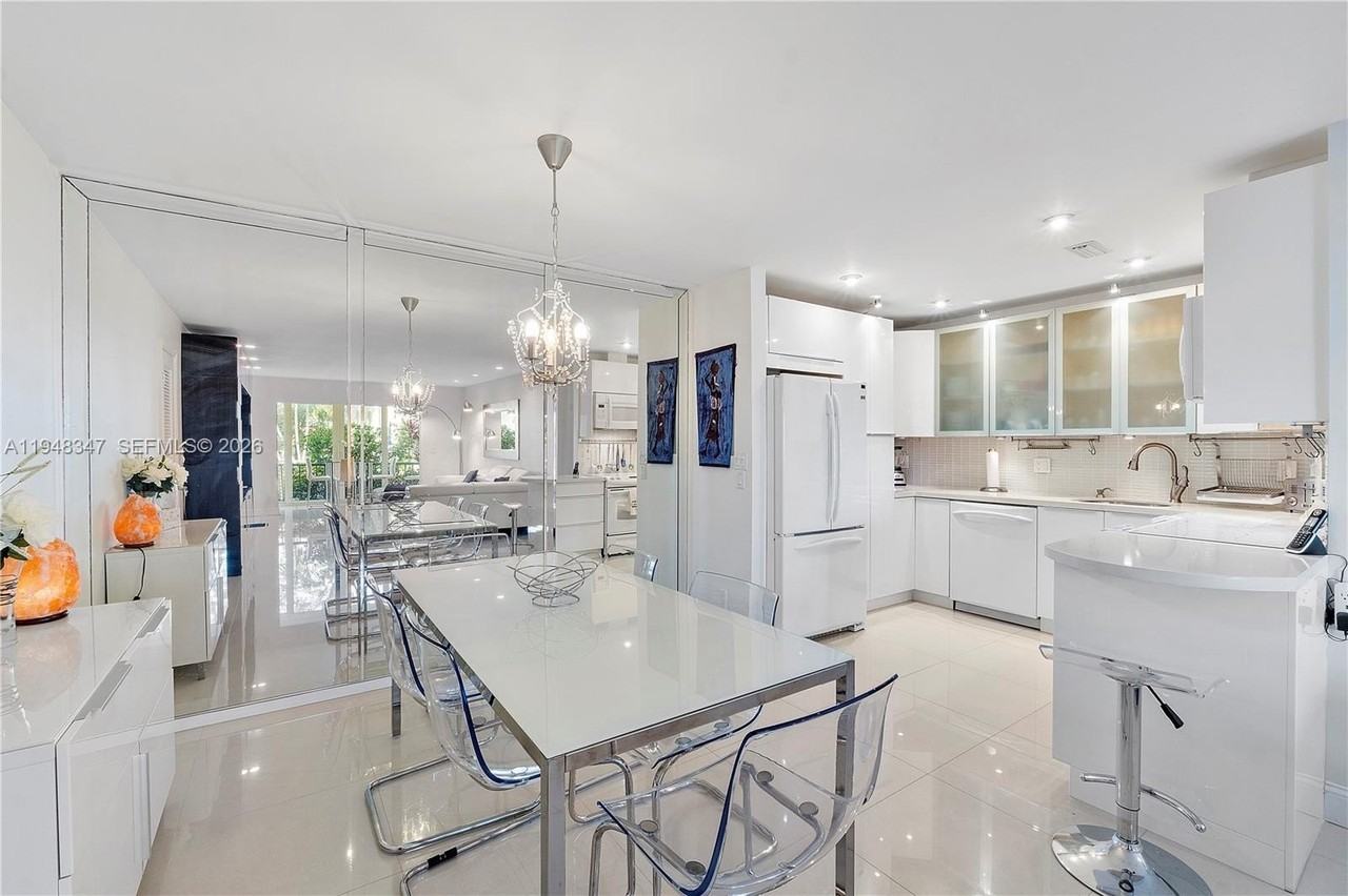 6261 Bay Club Dr #2 - Photo 4 of 28