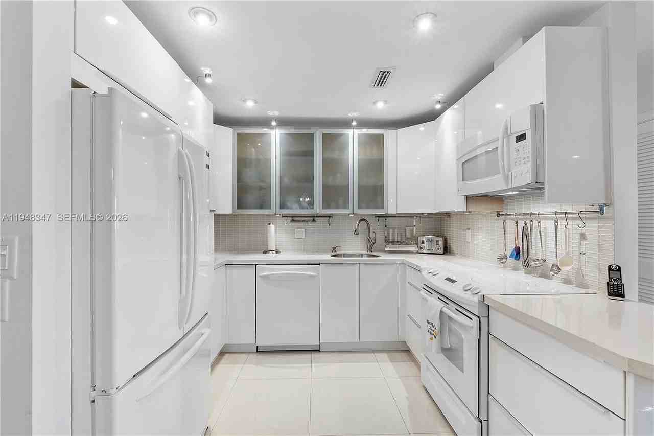 6261 Bay Club Dr #2 - Photo 5 of 28