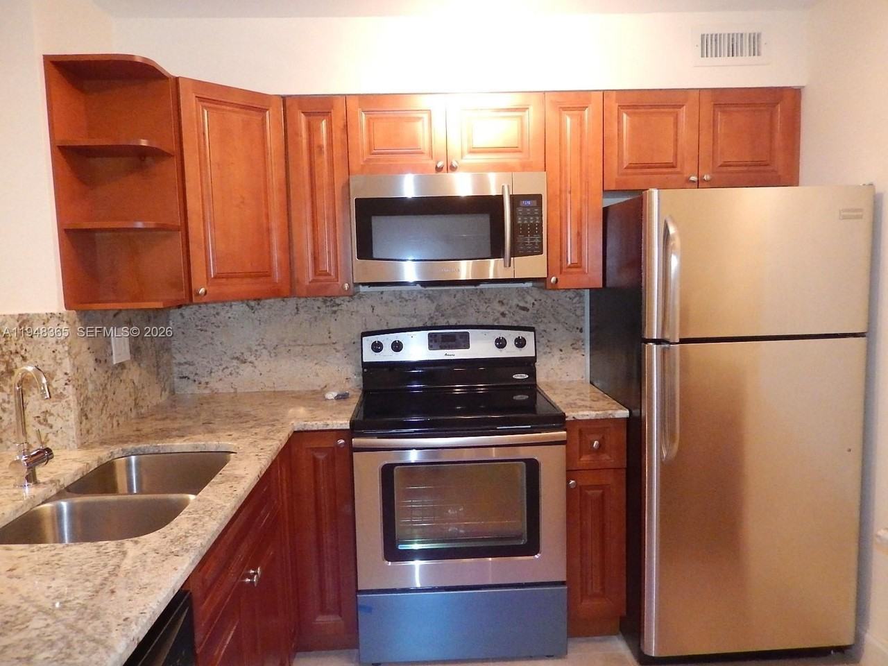 3017 N Oakland Forest Dr #106 - Photo 6 of 17