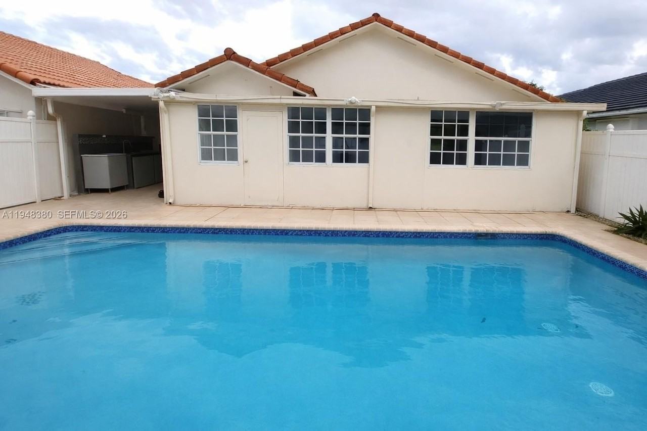 14316 Sw 148th Pl #NONE - Photo 2 of 20