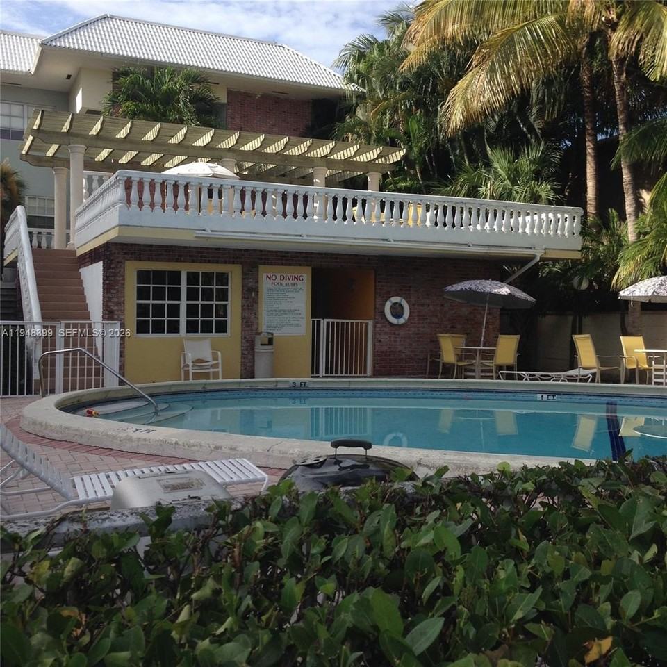 2424 Se 17th St #114B - Photo 2 of 12