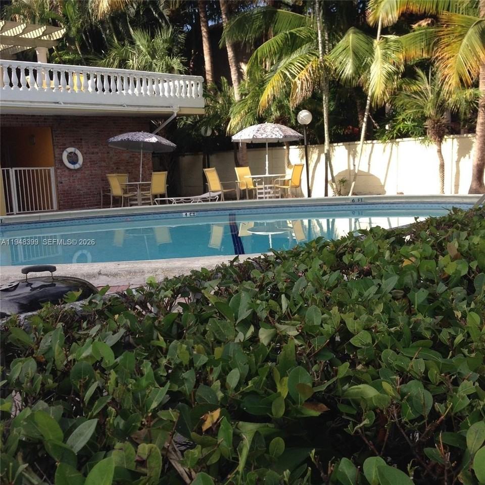 2424 Se 17th St #114B - Photo 3 of 12