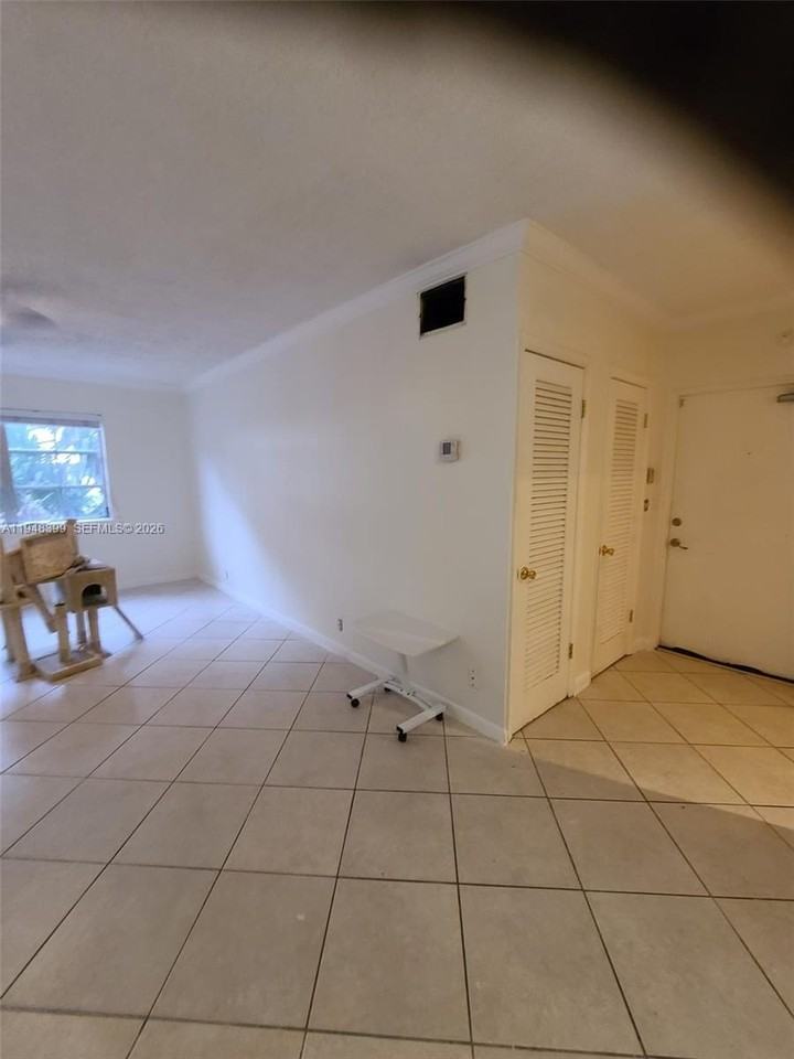 2424 Se 17th St #114B - Photo 4 of 12