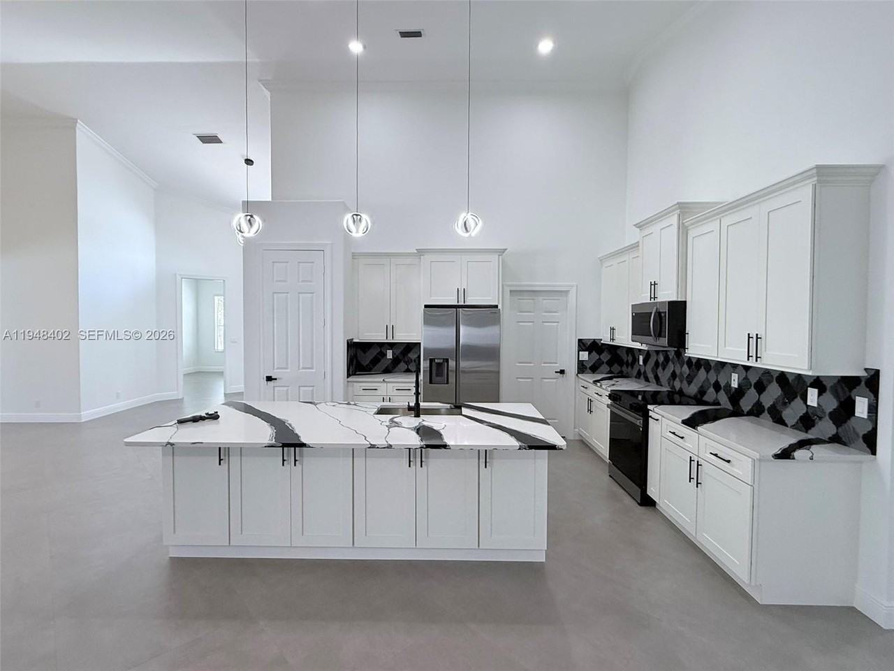 1749 Sw Desert Ave #0 - Photo 6 of 36