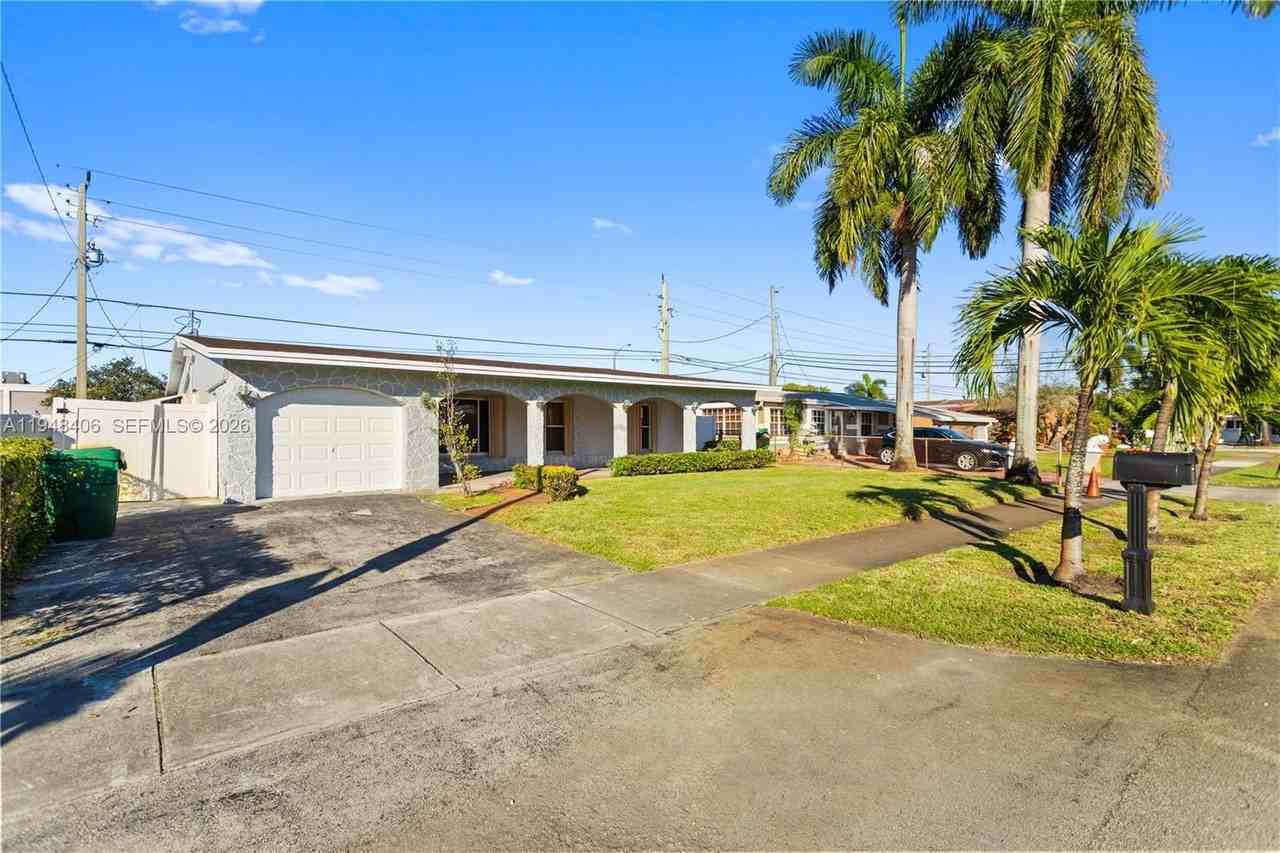 3521 Nw 18th Pl - Photo 3 of 50