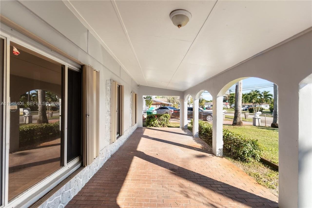 3521 Nw 18th Pl - Photo 6 of 50