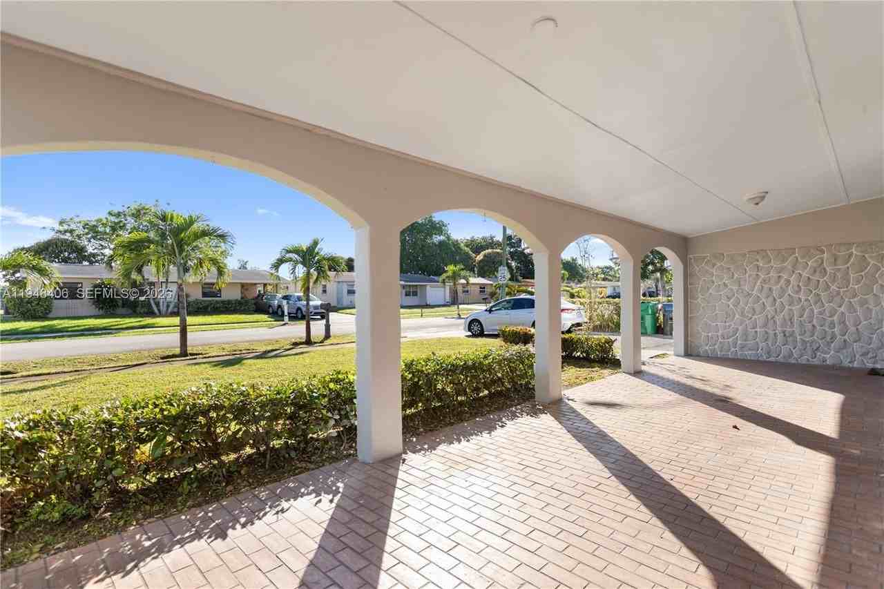 3521 Nw 18th Pl - Photo 7 of 50