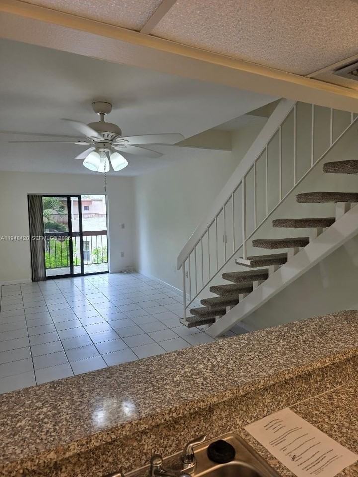 1121 Sw 105th Ave #322 - Photo 6 of 19