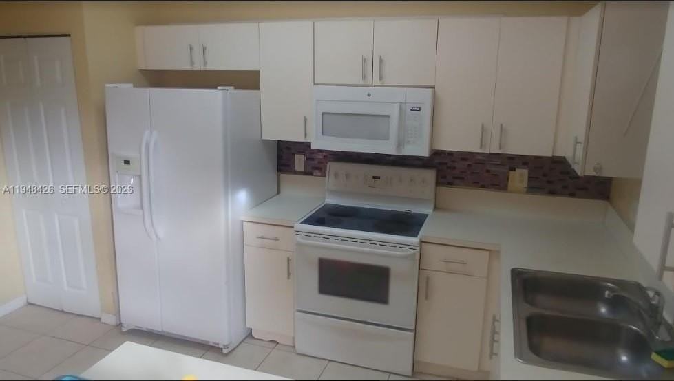 1528 Sw 2nd St - Photo 4 of 10