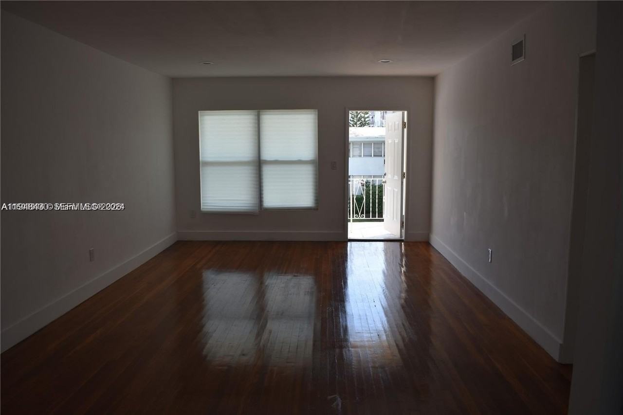 9780 Bay Harbor Ter #7 - Photo 3 of 14