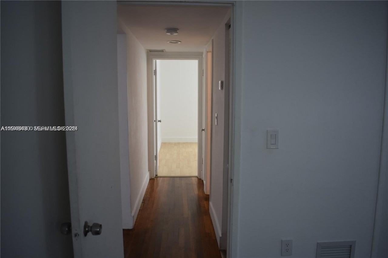 9780 Bay Harbor Ter #7 - Photo 5 of 14