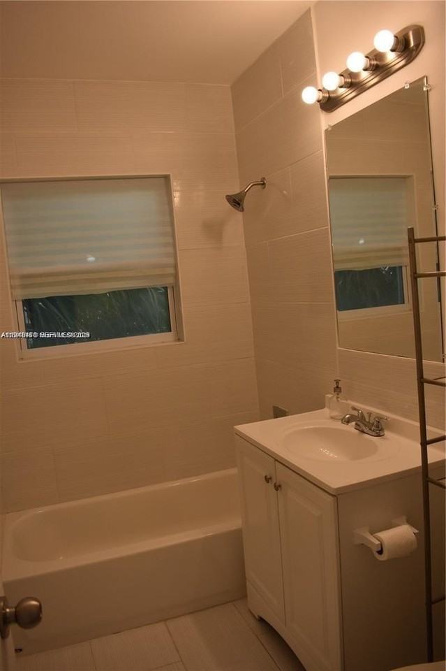 9780 Bay Harbor Ter #7 - Photo 6 of 14