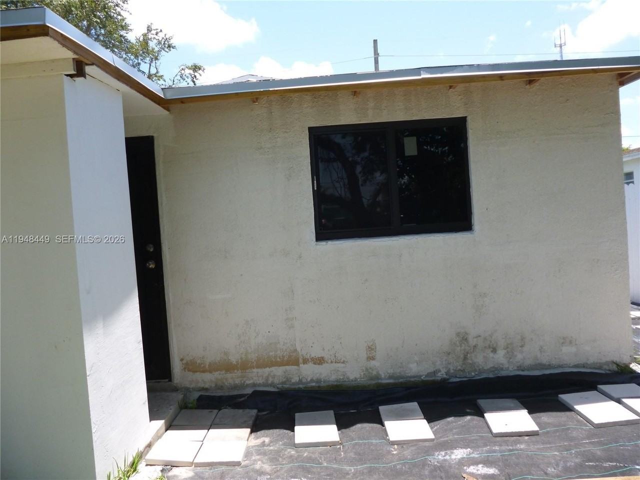 4611 Sw 19th St #1 - Photo 5 of 17