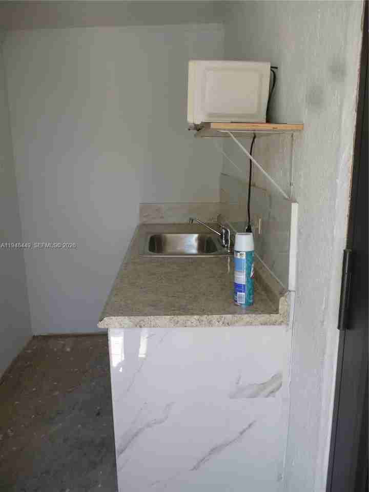 4611 Sw 19th St #1 - Photo 6 of 17