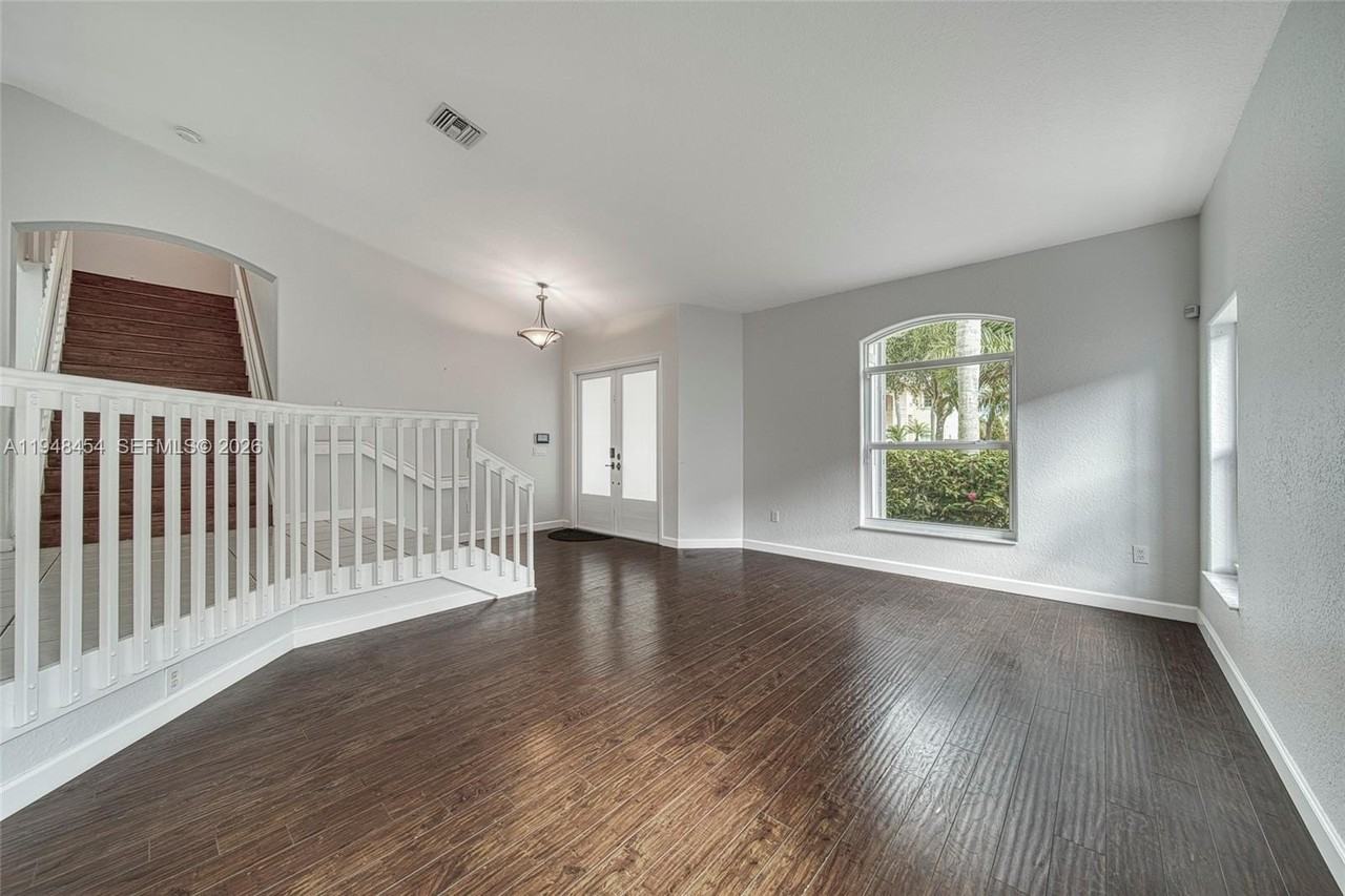 11374 Nw 66th St - Photo 4 of 49