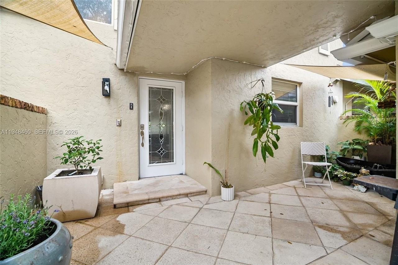 505 Maplewood Dr - Photo 4 of 44