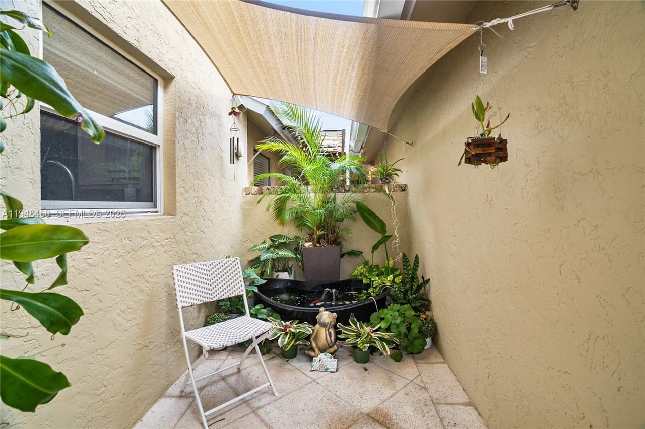 505 Maplewood Dr - Photo 5 of 44