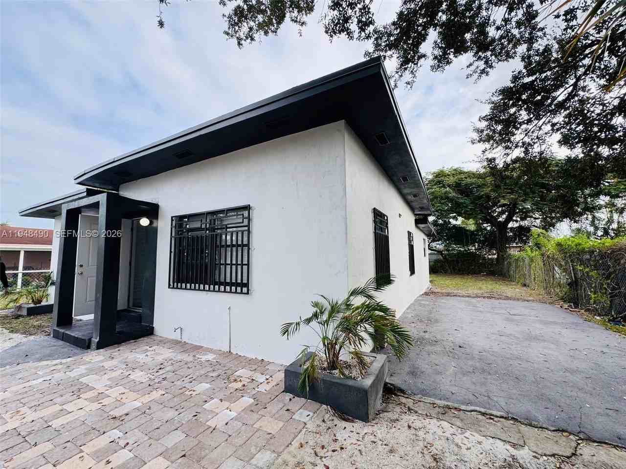 1210 Fisherman St #1 - Photo 2 of 10