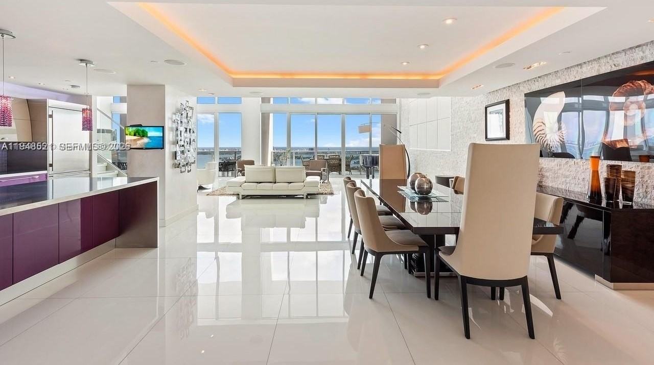 1040 Biscayne Blvd #4403 - Photo 3 of 31