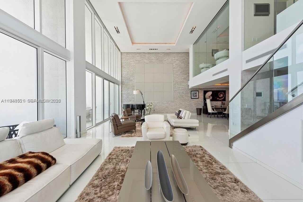 1040 Biscayne Blvd #4403 - Photo 7 of 31